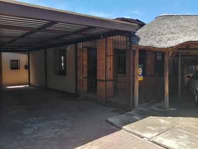 Cluster House For Sale in Strubenvale, Springs