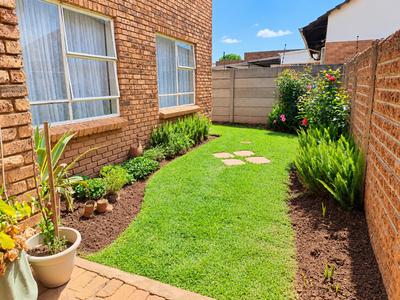 Townhouse For Rent in Casseldale, Springs